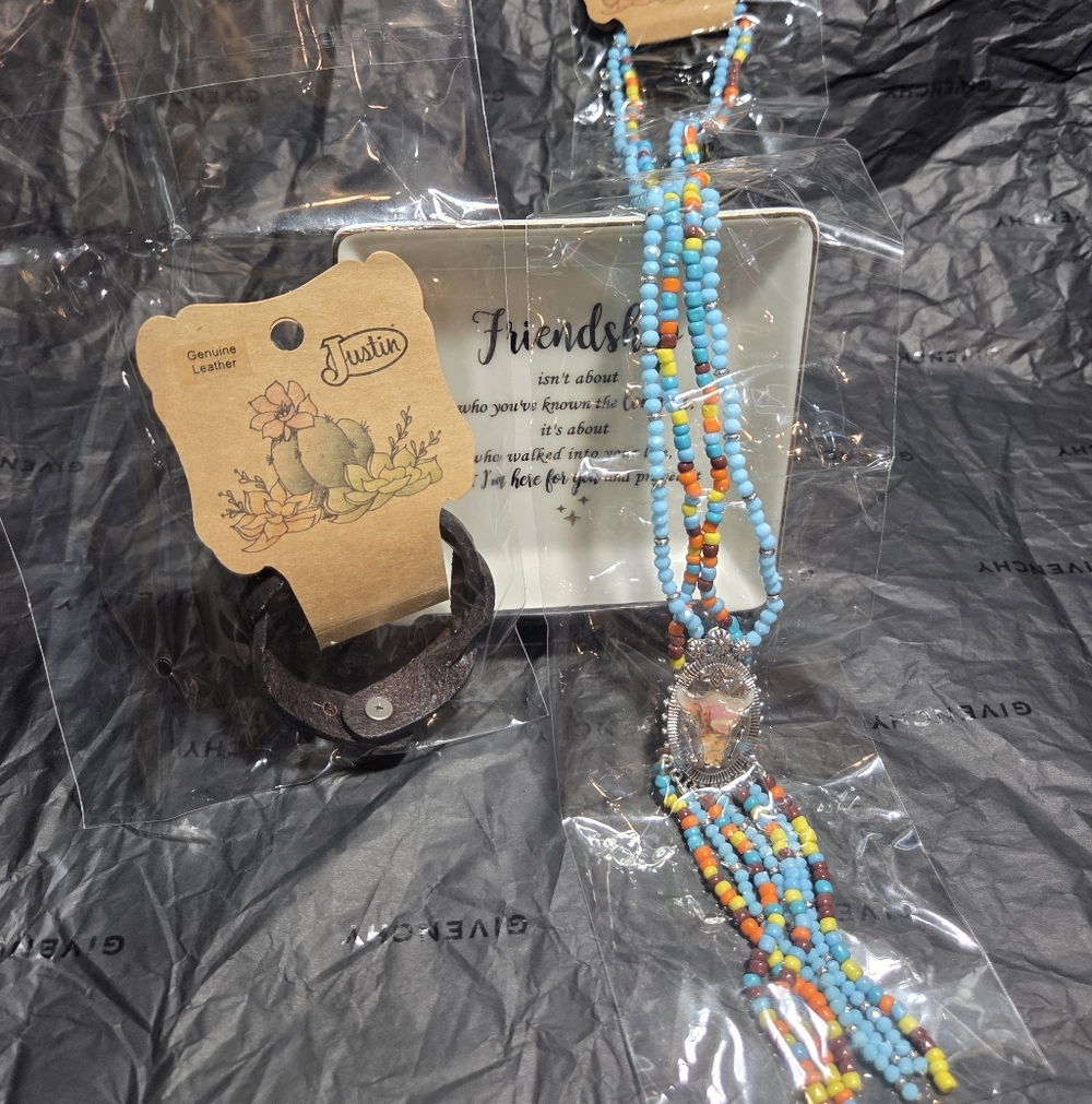 ✨️BUNDLE✨️ Justin Leather Bracelet and Beaded Necklace Set With Jewelry Plate